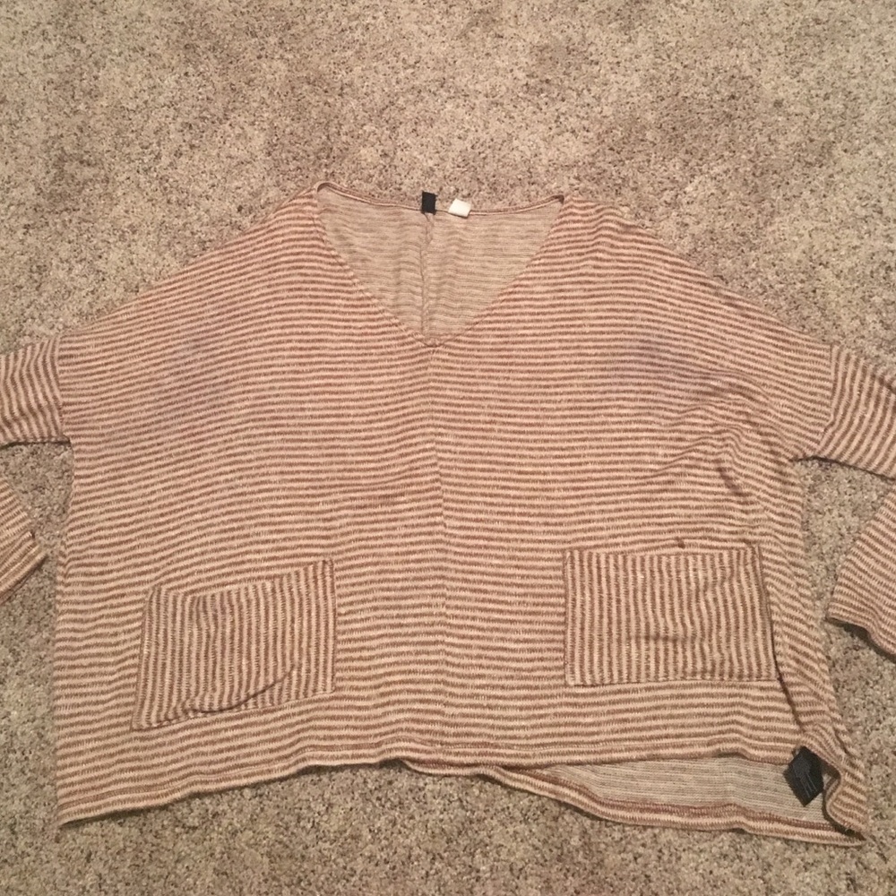 Really comfy sweater!! Perfect for fall!